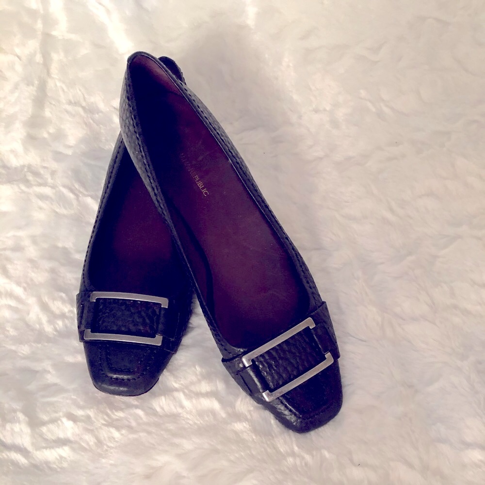 Banana Republic Black Pebbled Leather Flats with Silver Accents 8-8.5